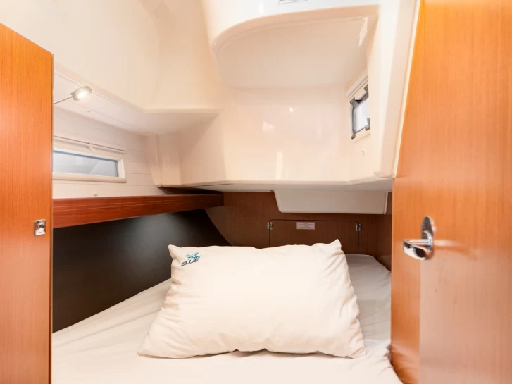 Boat rental Bavaria Cruiser 37 in Punat on Samboat