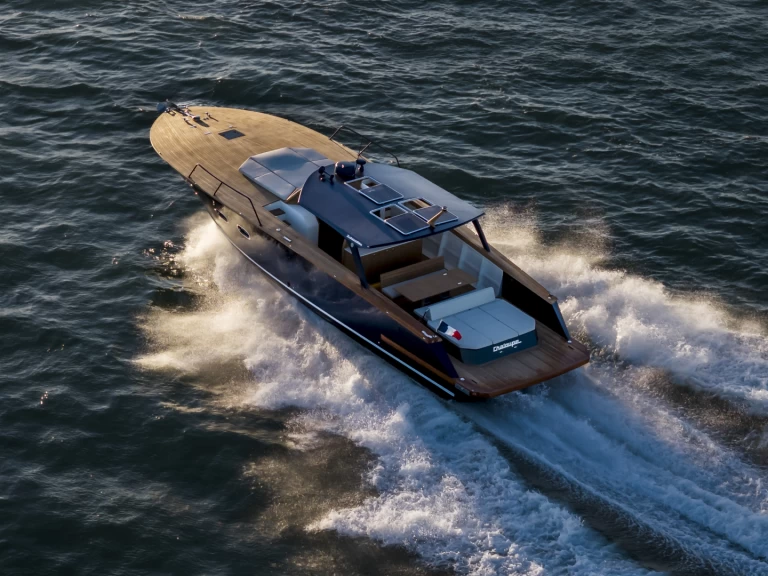 Bareboat Rental Motorboat Dubourdieu with a boat licence