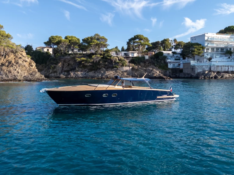 Dubourdieu Picnic Cabin 52XL charter bareboat or captained in  Port de Cavalaire-sur-Mer