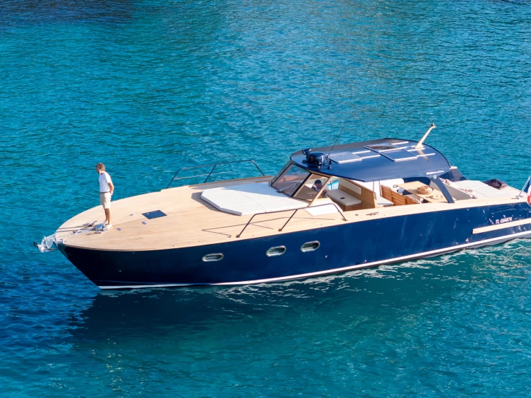 Dubourdieu Picnic Cabin 52XL in Port de Cavalaire-sur-Mer on SamBoat