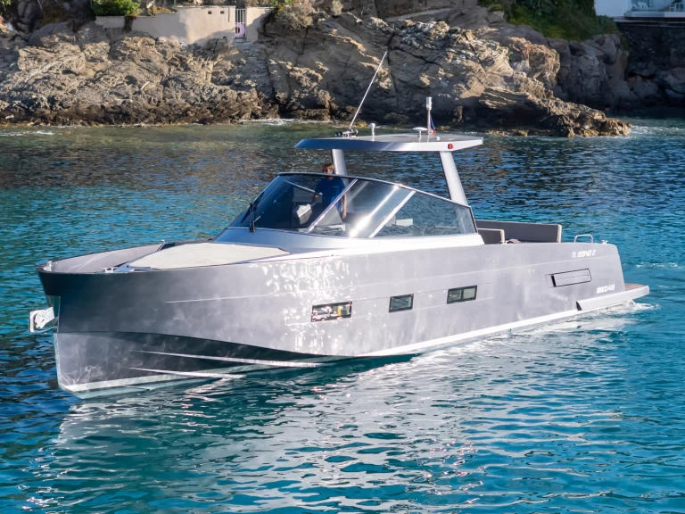 Motorboat rental with or without captain Med Yacht Port de Cavalaire-sur-Mer