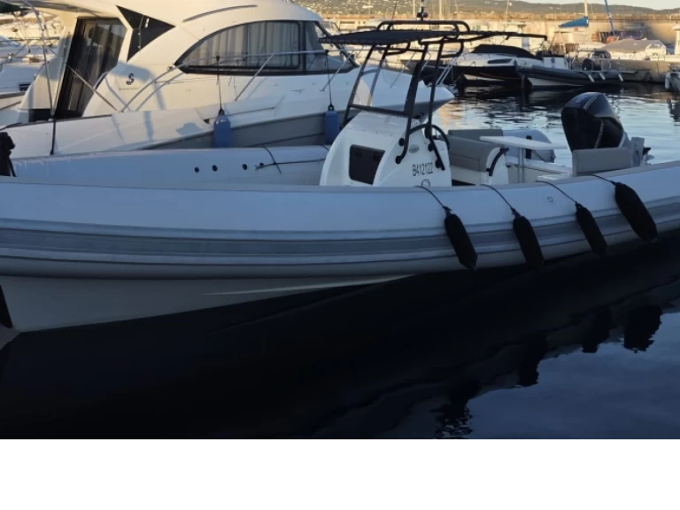 Boat rental Sea Water Sea Water Phantom 280 in Port de Cavalaire-sur-Mer on Samboat