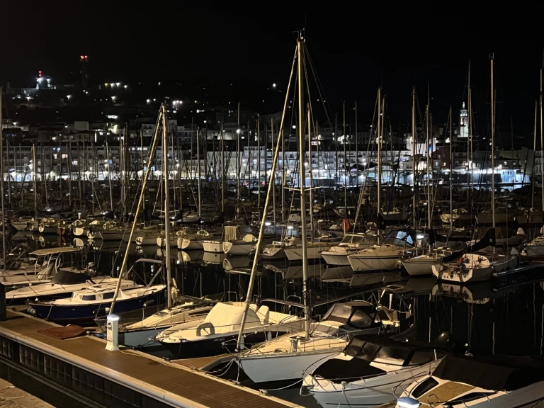 Jeanneau Sangria charter bareboat or captained in  Sète