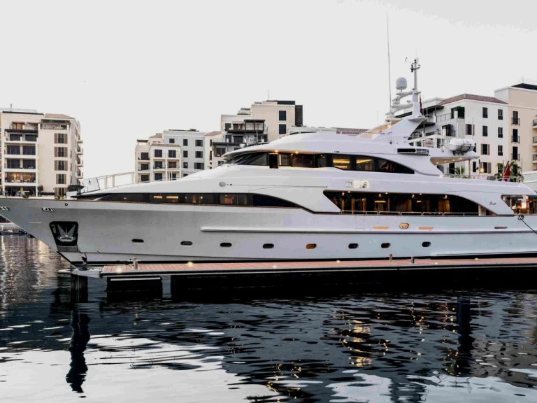 Luxury Yacht rental with or without captain Benetti Dubai Marina