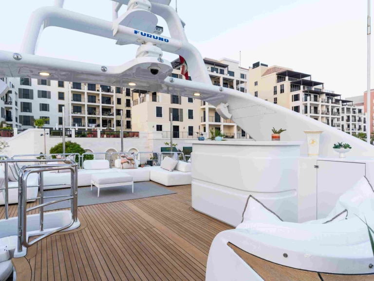 Benetti 114 in Dubai Marina on SamBoat