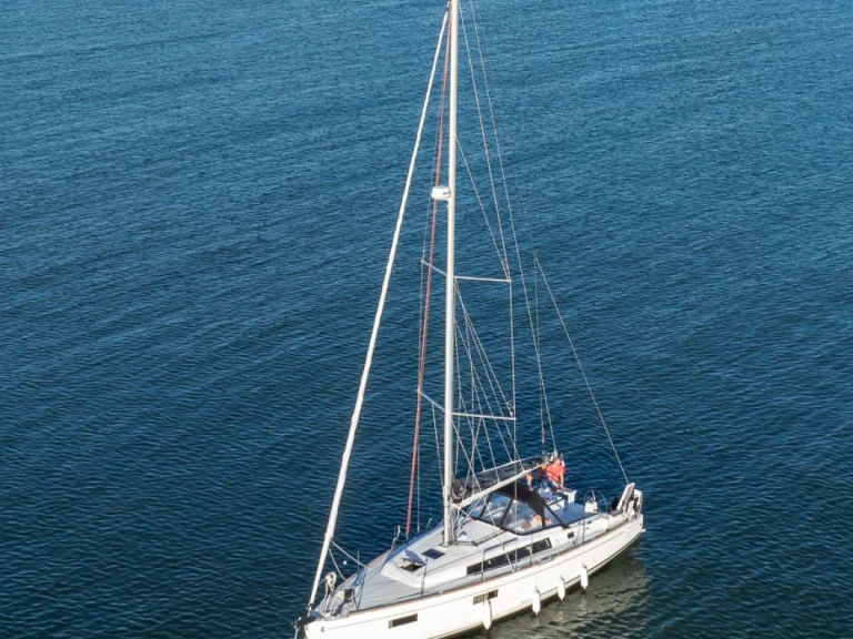 Sailboat rental with or without captain Bénéteau Saint-Gilles-Croix-de-Vie