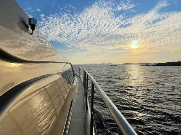 Yacht charter Mykonos (City) cheap Leopard 24