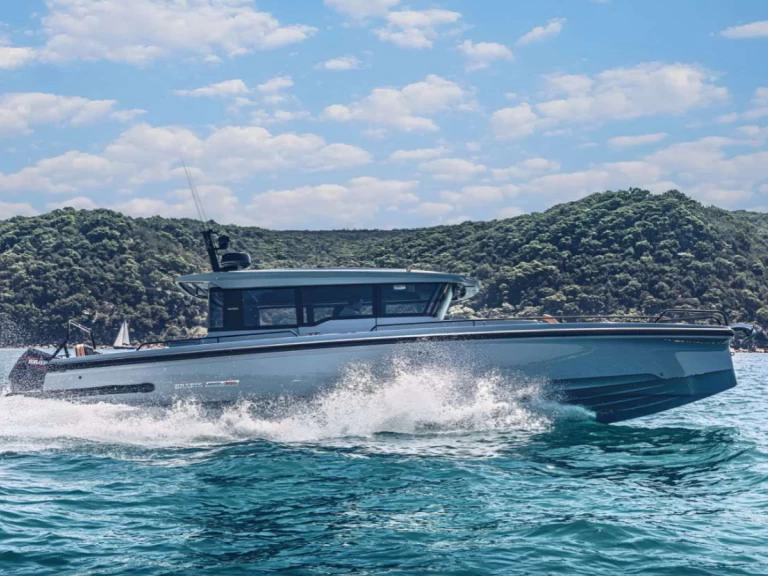 Bareboat Rental Motorboat Axopar with a boat licence