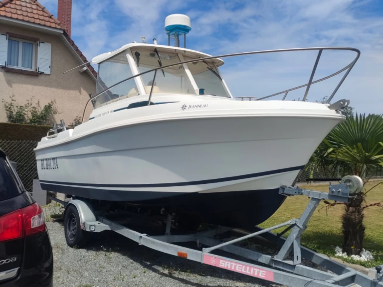 Jeanneau Merry Fisher 580 HB charter bareboat or captained in  France