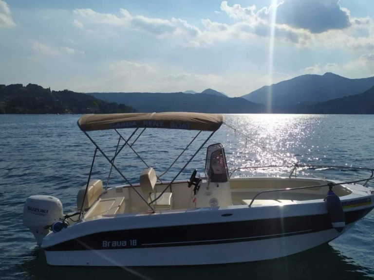 Motorboat rental with or without captain Mingolla Sirmione