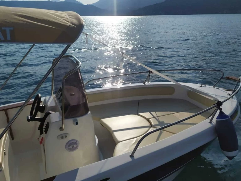 Bareboat Rental Motorboat Mingolla with a boat licence