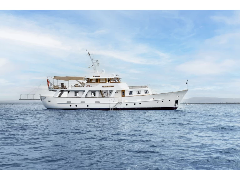 Yacht charter Castellammare di Stabia cheap Pacific Class 85