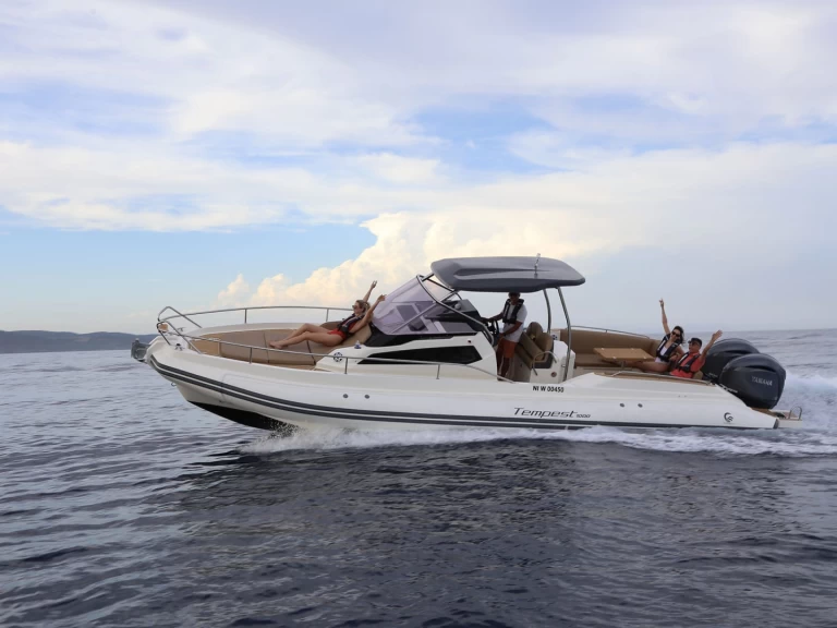 Capelli Tempest 1000 WA in Marine de Sant'Ambrogio on SamBoat