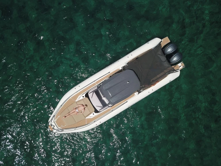 Yacht charter Marine de Sant'Ambrogio cheap Tempest 1000 WA