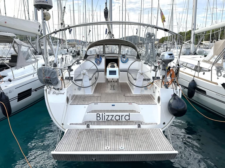 Sailboat for rent Rogoznica at the best price