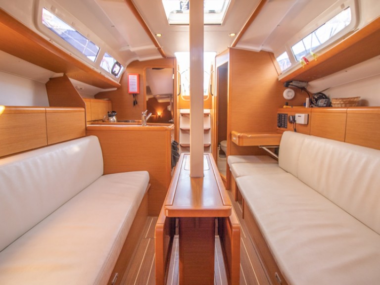 Yacht charter Agía Effimía cheap Sun Odyssey 33i