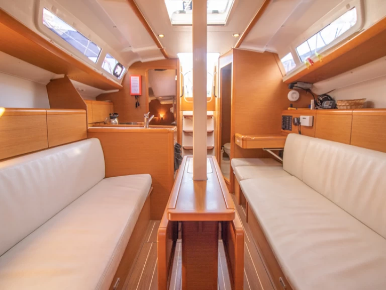 Yacht charter Agía Effimía cheap Sun Odyssey 33i