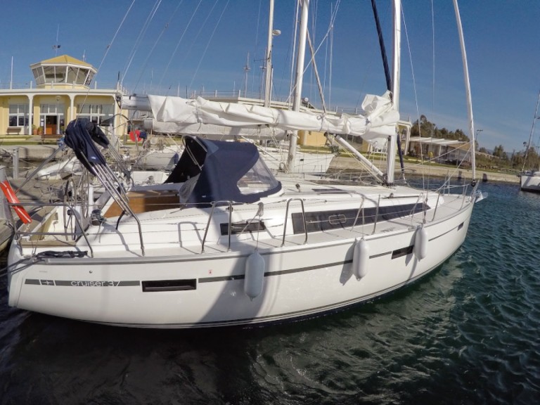 Bareboat Rental Sailboat Bavaria with a boat licence