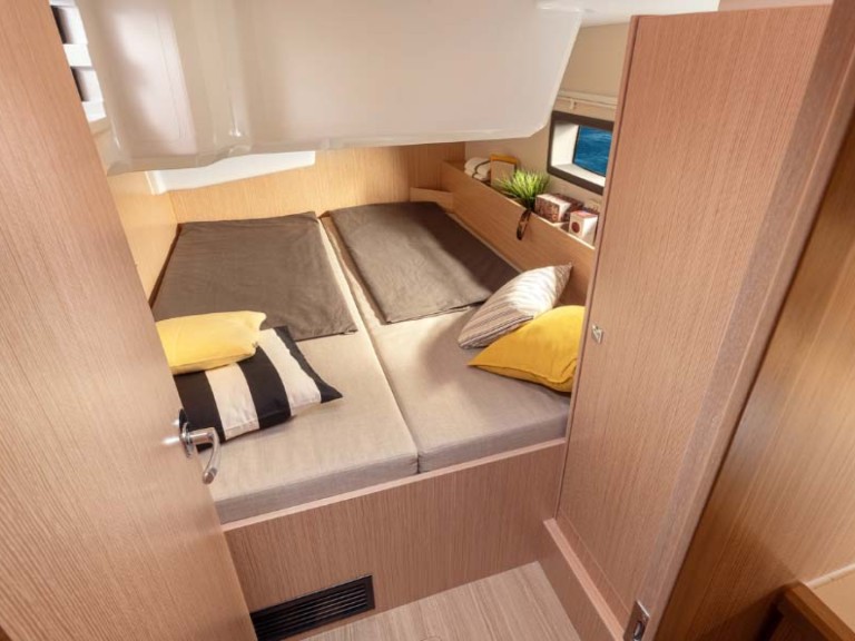 Boat rental Bavaria Bavaria C38 in Agía Effimía on Samboat