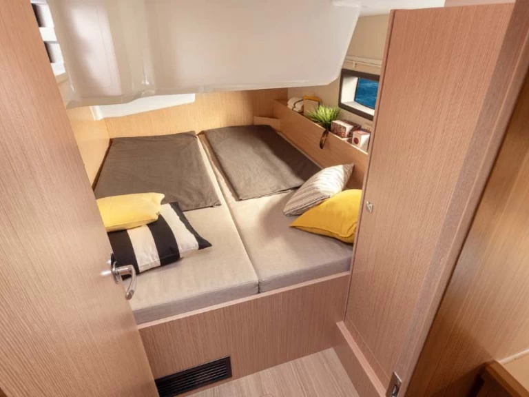 Boat rental Bavaria Bavaria C38 in Agía Effimía on Samboat