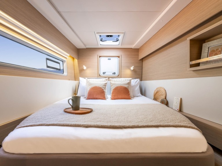 Yacht charter Lávrio cheap Lagoon 43