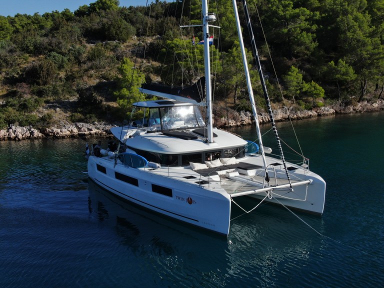 Catamaran rental in Trogir - Lagoon Lagoon 51