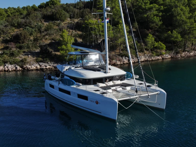 Catamaran rental in Trogir - Lagoon Lagoon 51
