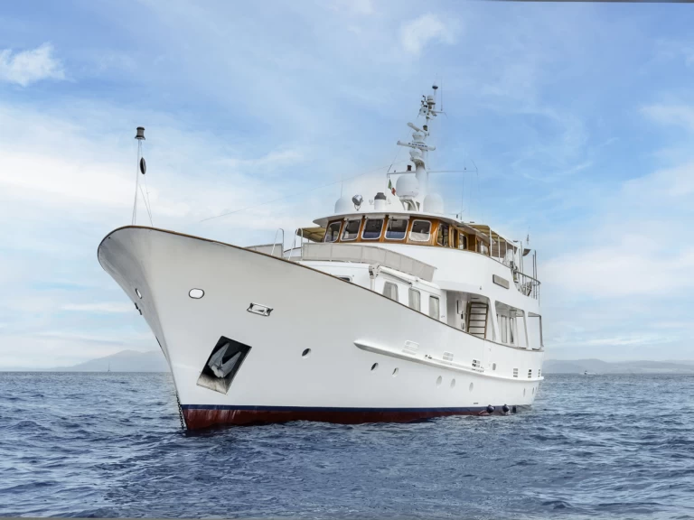  Pacific Class 85 charter bareboat or captained in  Castellammare di Stabia