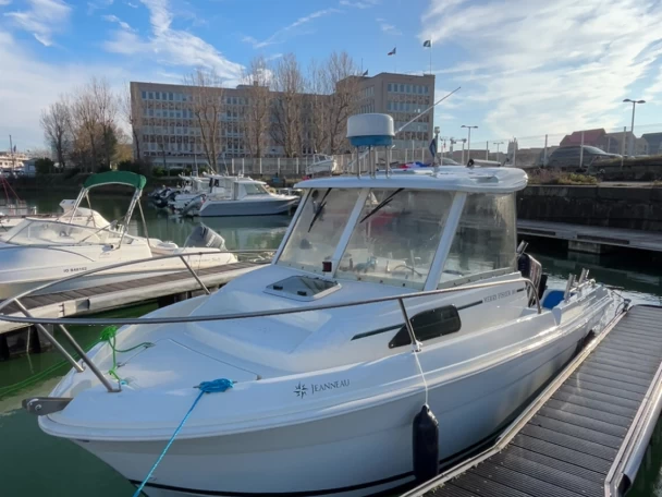 Motorboat rental in France - Jeanneau Merry Fisher 580 HB