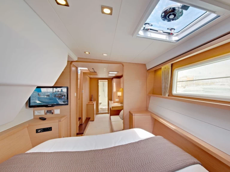 Catamaran rental in Vlychada - Lagoon Lagoon 450 F