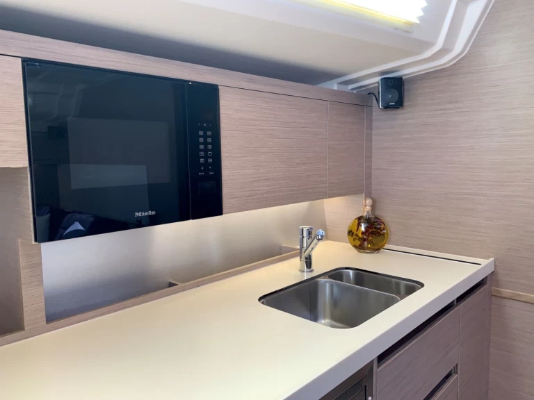 Sailboat for rent Sami at the best price