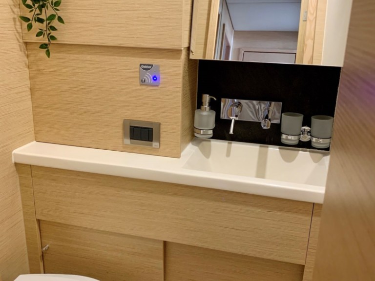 Rent a Hanse Hanse 508 Nikiána