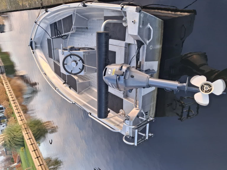 Motorboat rental with or without captain qwest Vinkeveen