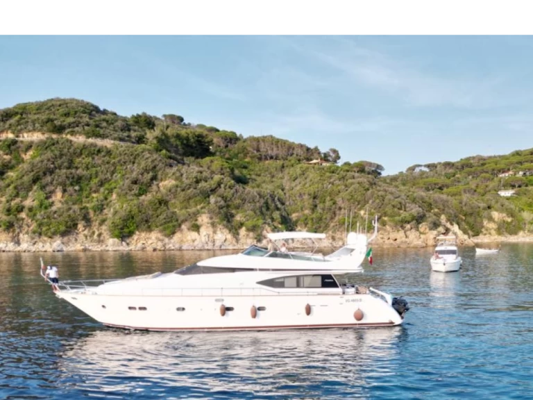 Yacht charter San Vincenzo cheap 20 s