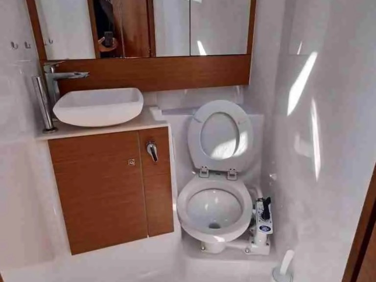 Sailboat for rent Rodi Garganico at the best price