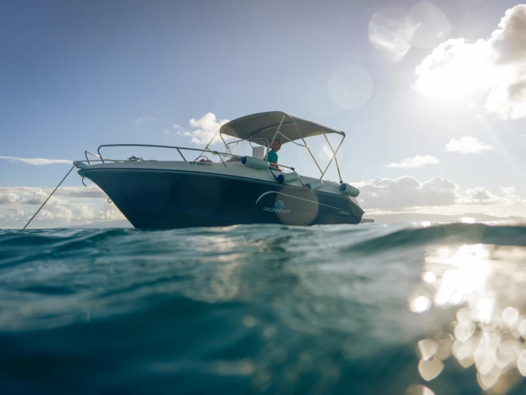 Bareboat Rental Motorboat Pacific Craft with a boat licence