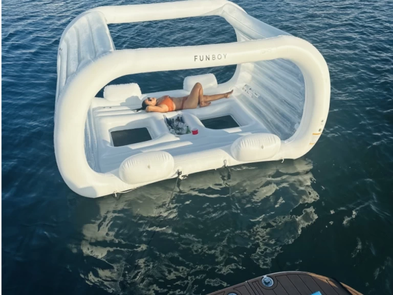 Boat rental Sea Ray 450 express bridge in West Palm Beach on Samboat