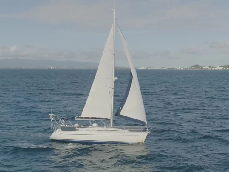 Sailboat rental in Pointe-à-Pitre - Bavaria Bavaria 36