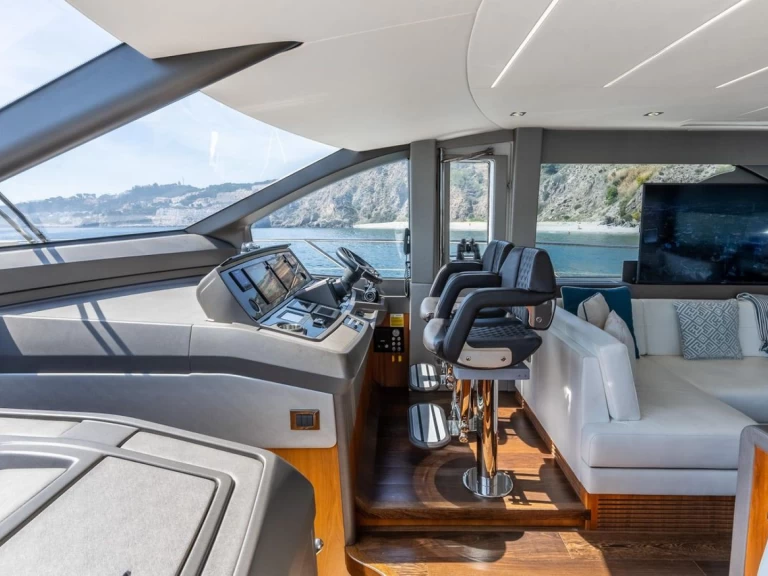 Motorboat rental with or without captain Sunseeker Spain