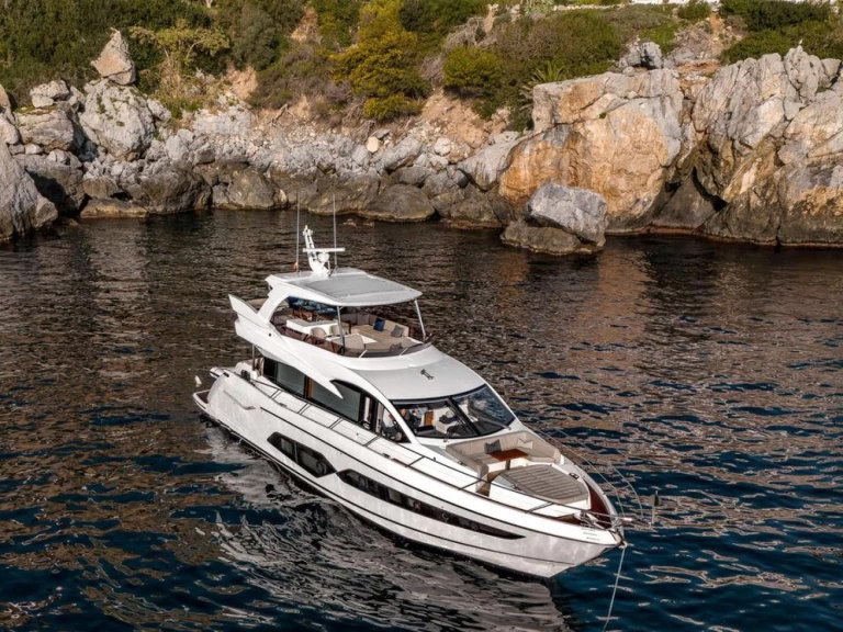 Motorboat rental with or without captain Sunseeker Spain