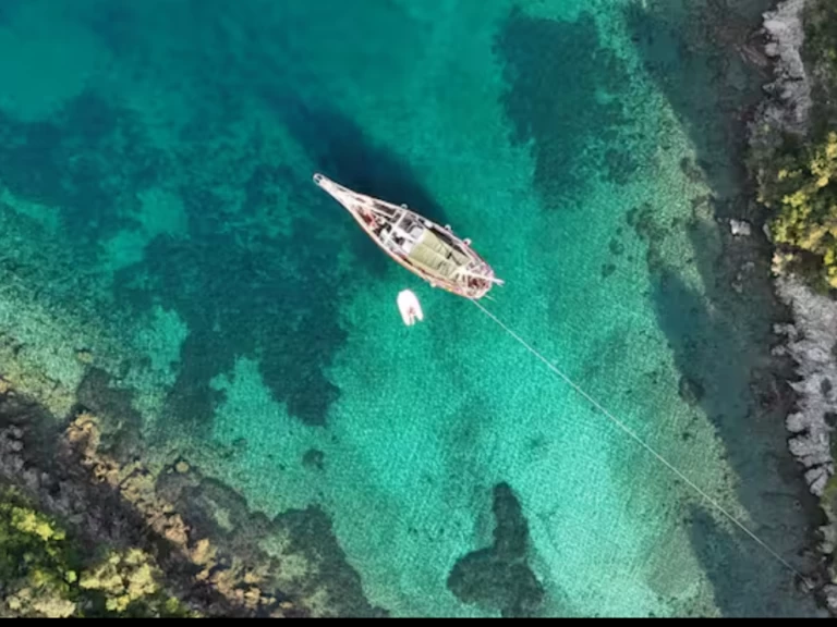 Sailboat for rent Paxi at the best price