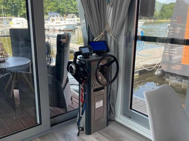 Houseboat rental in Waren (Müritz) - D13 Woma D13 - Standard