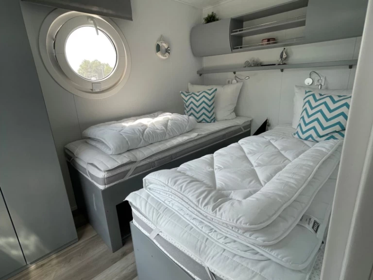 Bareboat Rental Houseboat D13 with a boat licence