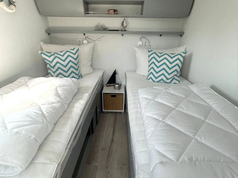 Houseboat for rent Waren (Müritz) at the best price