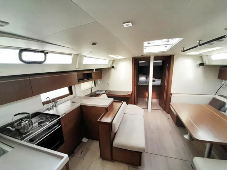 Sailboat rental with or without captain Bénéteau Athens