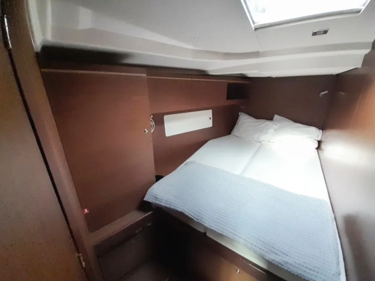 Bareboat Rental Sailboat Bénéteau with a boat licence