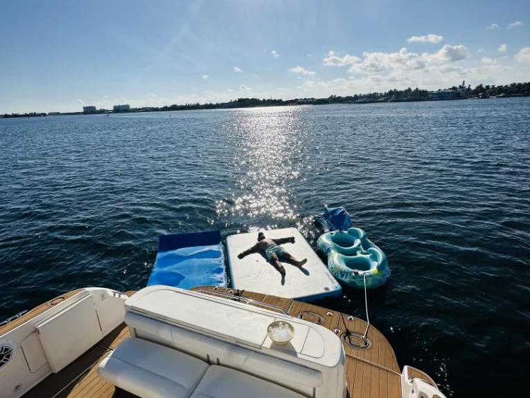 Boat rental Sea Ray Sea Ray 440 Express Bridge in Boynton Beach on Samboat