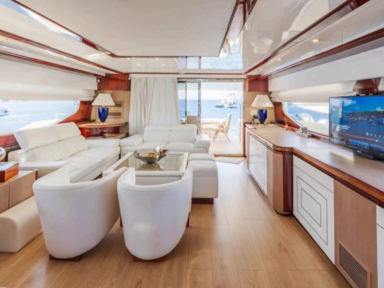 Bareboat Rental Luxury Yacht Posillipo with a boat licence