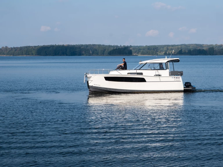 nautika 830 in Ogonki on SamBoat