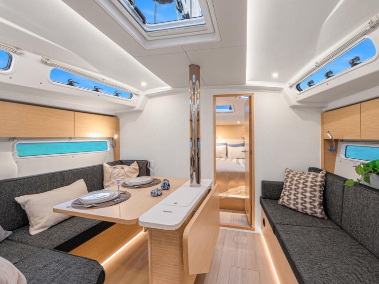 Boat rental Hanse Hanse 360 in Capo d'Orlando on Samboat